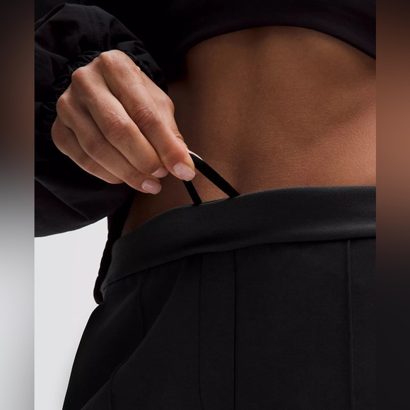 Lululemon Softstreme Pintuck Mid-Rise Pant
Regular - Picture 4 of 9